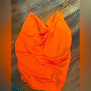 Very stretchy and flattering!! Fits as a small🤗